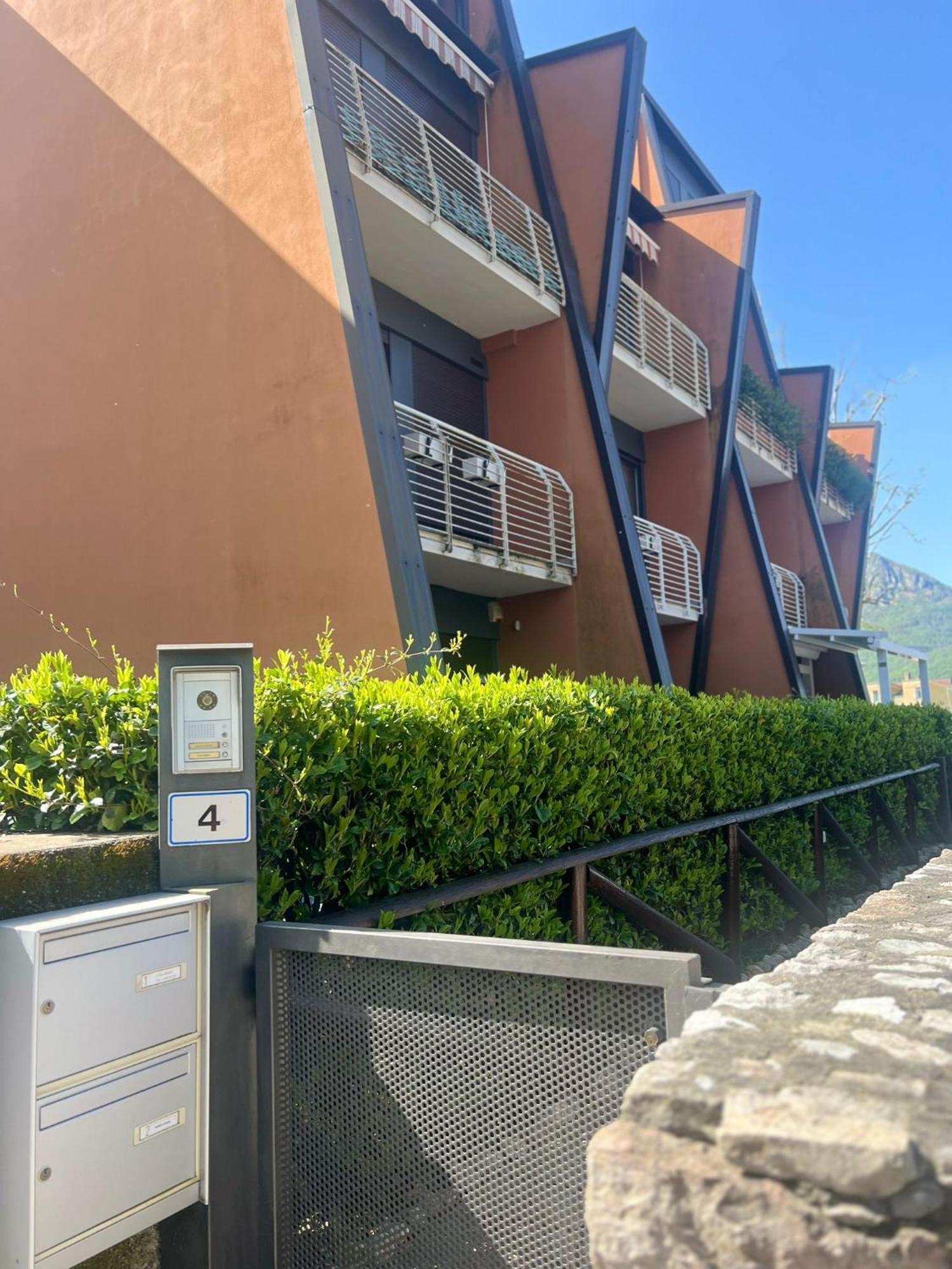 B&B Resilienza - Camera Privata Con Bagno Lecco Kültér fotó