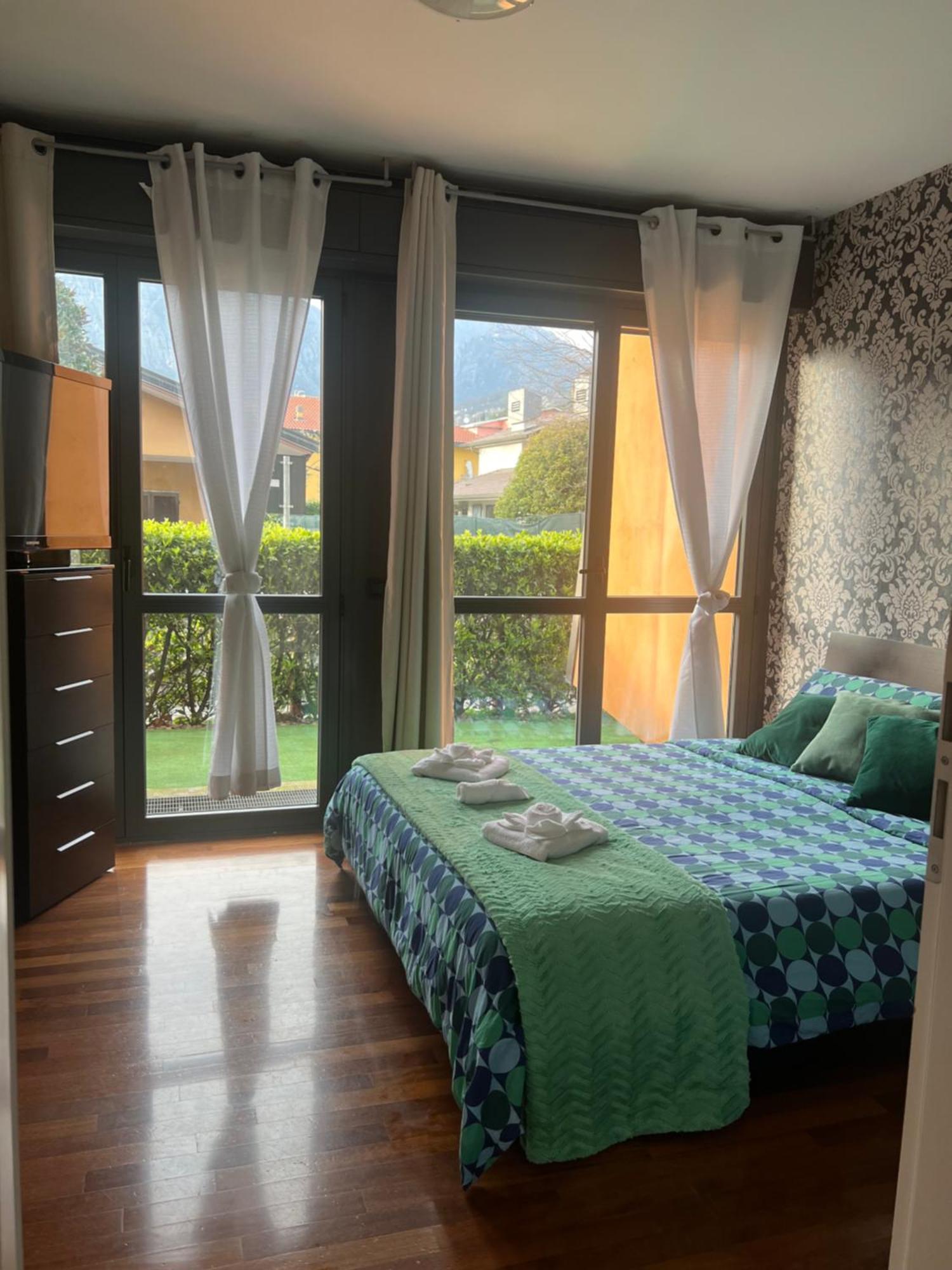 B&B Resilienza - Camera Privata Con Bagno Lecco Kültér fotó